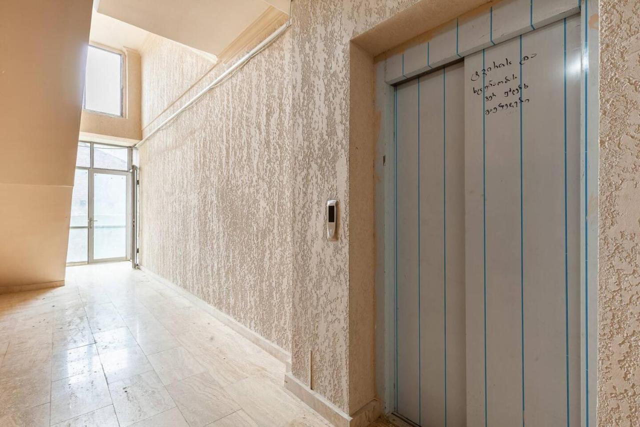 Veli Group Apartment Near White Bridge ° Kutaisi Exterior photo