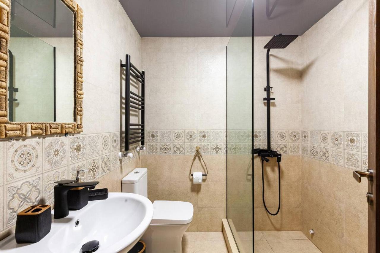 Veli Group Apartment Near White Bridge ° Kutaisi Exterior photo